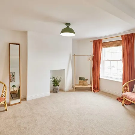 بيت للعطل Host & - The Warren