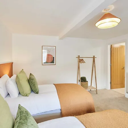 Host & - The Warren 펜션