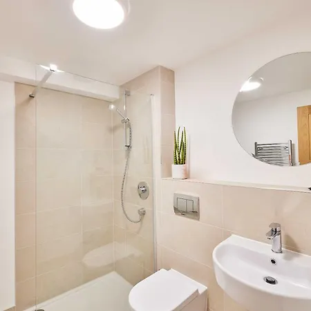 Host & - The Warren *