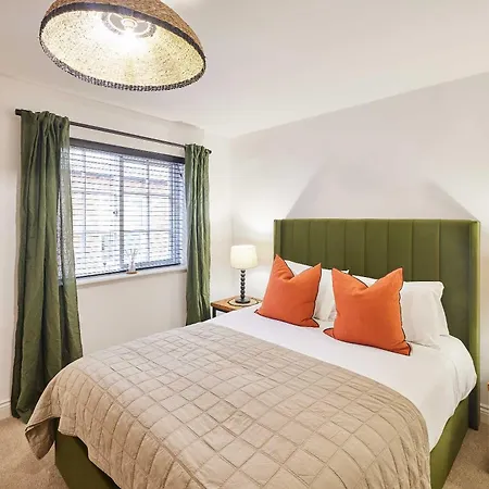 Host & - The Warren 펜션