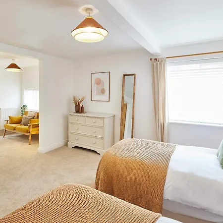 Host & - The Warren *