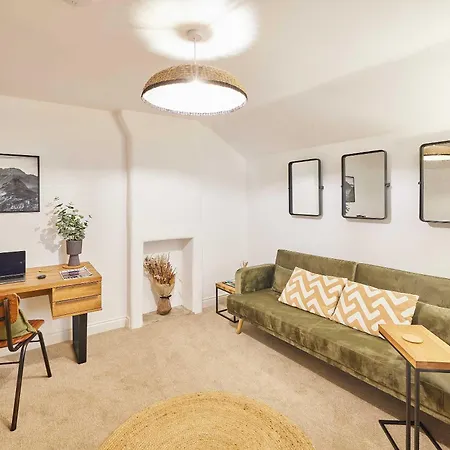 Host & - The Warren Дом отдыха